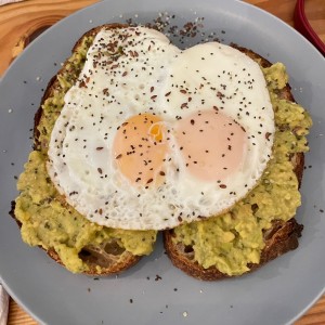 TOSTADAS - AGUACATADAS