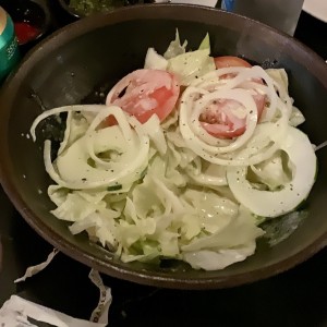 Ensalada de Lechuga, Tomate y Cebolla