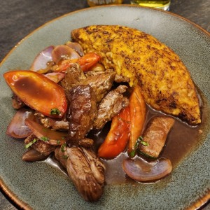 Tacu tacu con lomo saltado