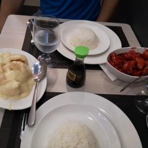 langostinos en salsa blancs y puerco agridulce.