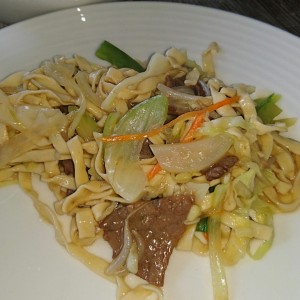 Lo mein de res