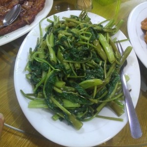 Hoja mostaza con soya curtida