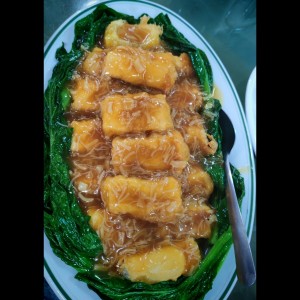 Tofu frito en salsa de conchuelas