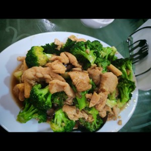 Aves - Brocoli con Pollo