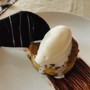 brownie blanco con helado