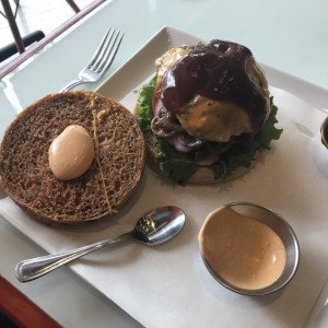y que decir un delicioso pan integral con hongos cebolla acaramelizadas, y la salsa a tu eleccion ???