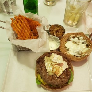 hamburguesa customizada con camote