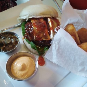 Le Clash (1/4 lb) con yuca