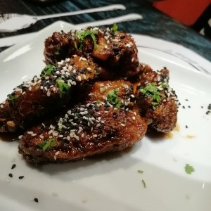 Alitas de pollo.