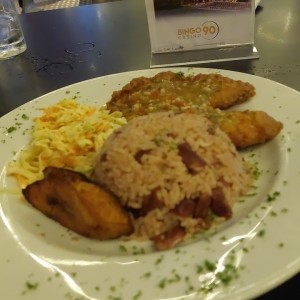 filete de pescado con arroz