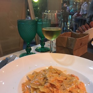 salmon ahumado en salsa rosada con un toque dw vino 