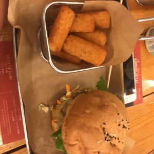 Devoro Burger con papas fritas