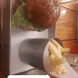 Americana con papas fritas