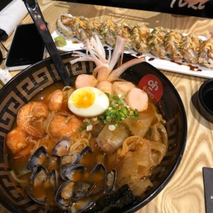 kimchi Ramen y Sushi