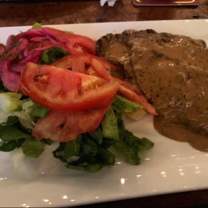 filete a la piminta con ensalada