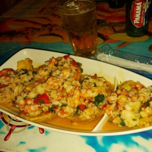patacones rellenos de camarones