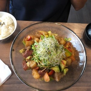 Ensalada con sashimi