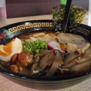 hakata black garlic ramen