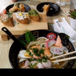 ramen de mariscos y entradas