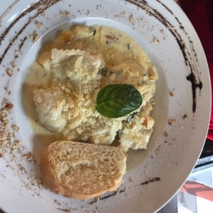 raviolis de zapallo. con queso crema y manzana 