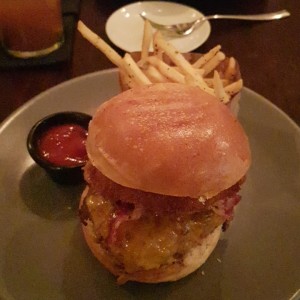 hamburguesa de la casa