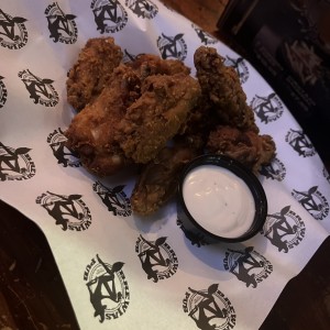 Alitas con salsa ranch 