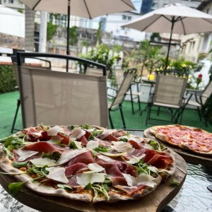 Pizza Prosciutto e Tartufo