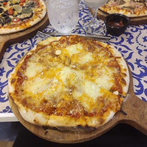 Pizza 4 quesos 
