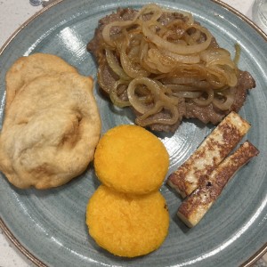 Bistec encebollado