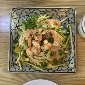 ensalada de mango con camarones