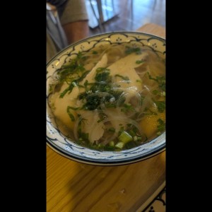 Fideos de Pho Salteados con Res y Vegetales