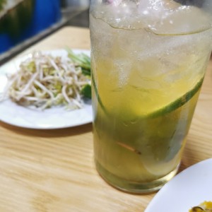Limonada con hierbabuena