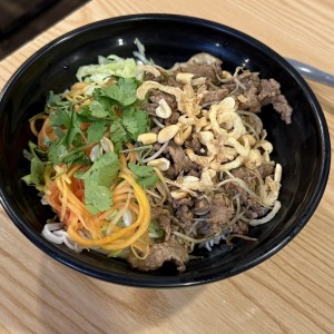 Fideos de Arroz con carne de Res y Frijoles