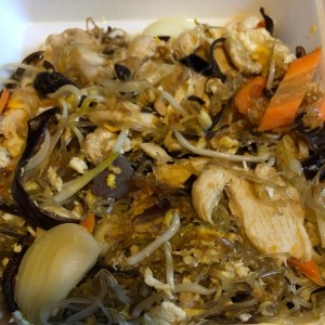 noodles con pollo