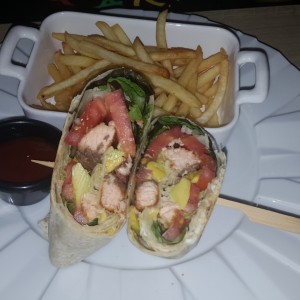 wrap de salmon con papas fritas