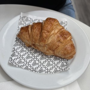 CROISSANTERIE - Croissant plain.