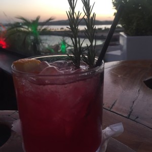 cocktail con vino tinto