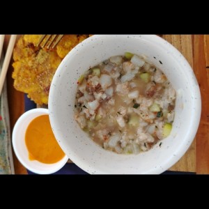 Saus picado con patacones