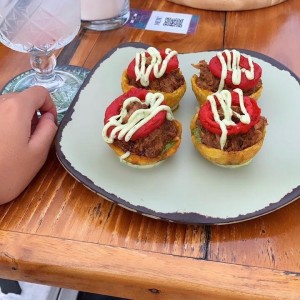 Patacones con cerdo