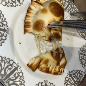 Empanadas Argentinas Fritas o al Horno queso con cebolla