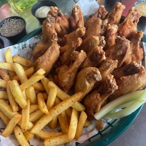 20 Wings o Boneless ( Eija 2 salsas + 2 dips )