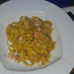 Pasta con Camarones e Fungui