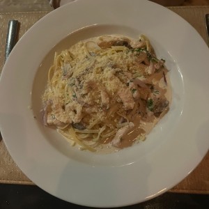 Pasta a la crema con pollo