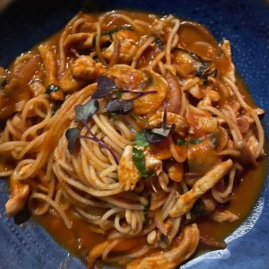 Pasta con trozo de filete