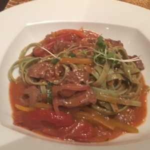 Fetuccini de Albahaca con Filete