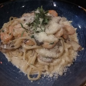 Pasta con camarones funghi