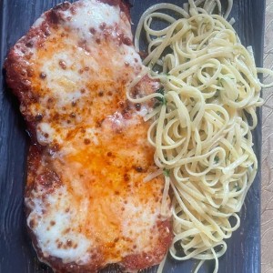 COTOLETTA ALLA PARMIGIANA, con linguini hecho en casa aglio e olio 