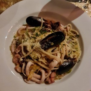 Spaghetti con mariscos al oleo