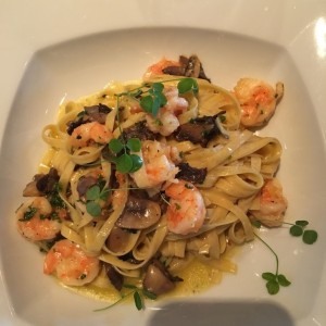 pasta de camarones y hongos
