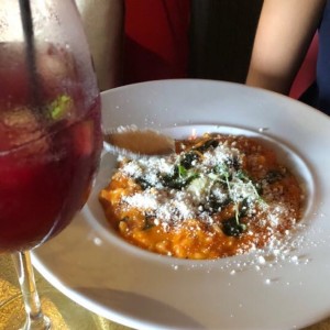Delicioso rissotto de variedades de tomate